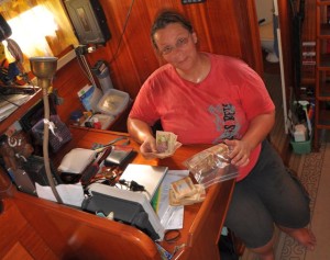 der groesste Schein ist S$ 100,-- (ca. EUR 10,--)
