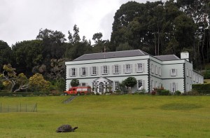 Jonathan vor seinem Plantation House  