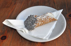 sizilanische Spezialität - Cannolo